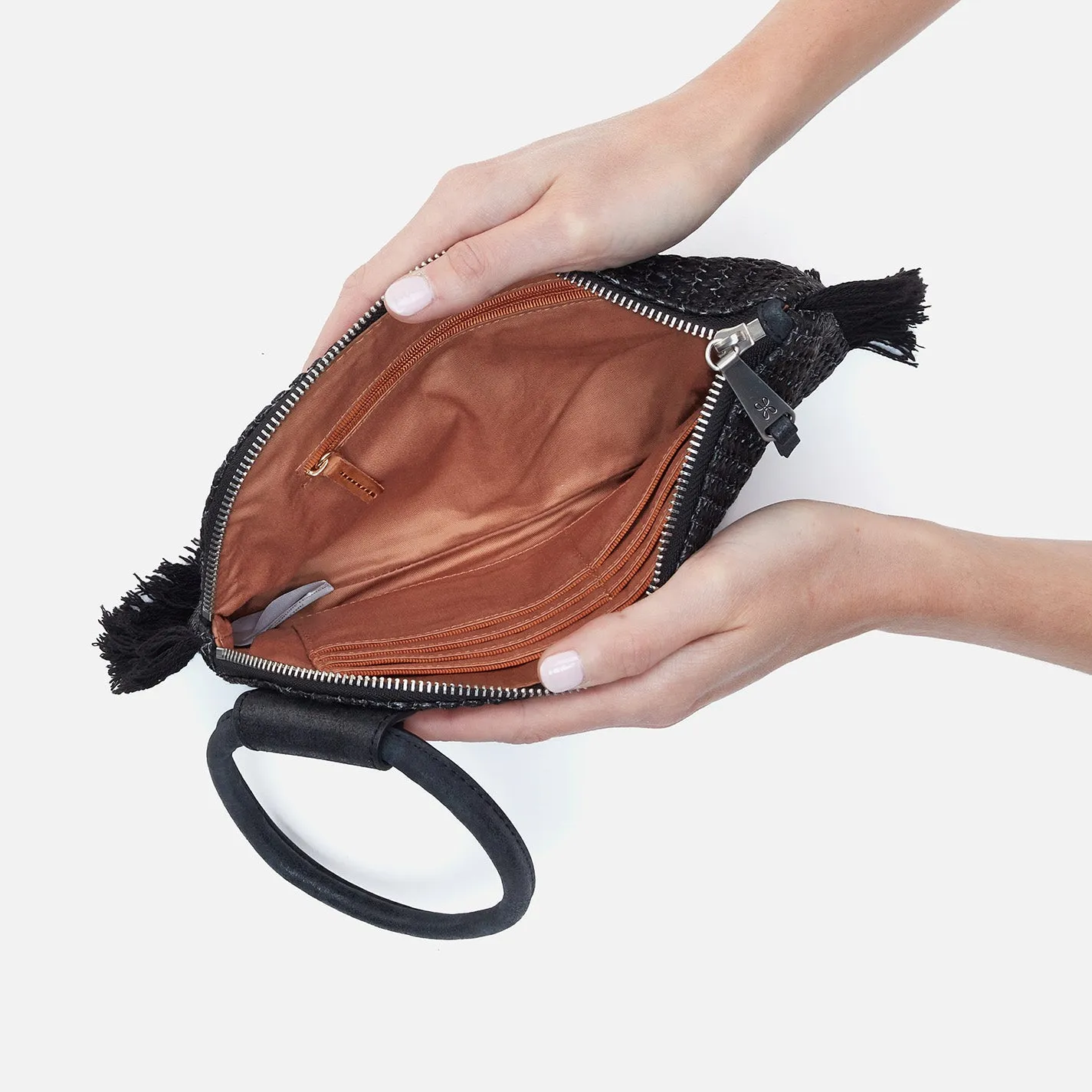 Sable Wristlet in Raffia With Leather Trim - Black